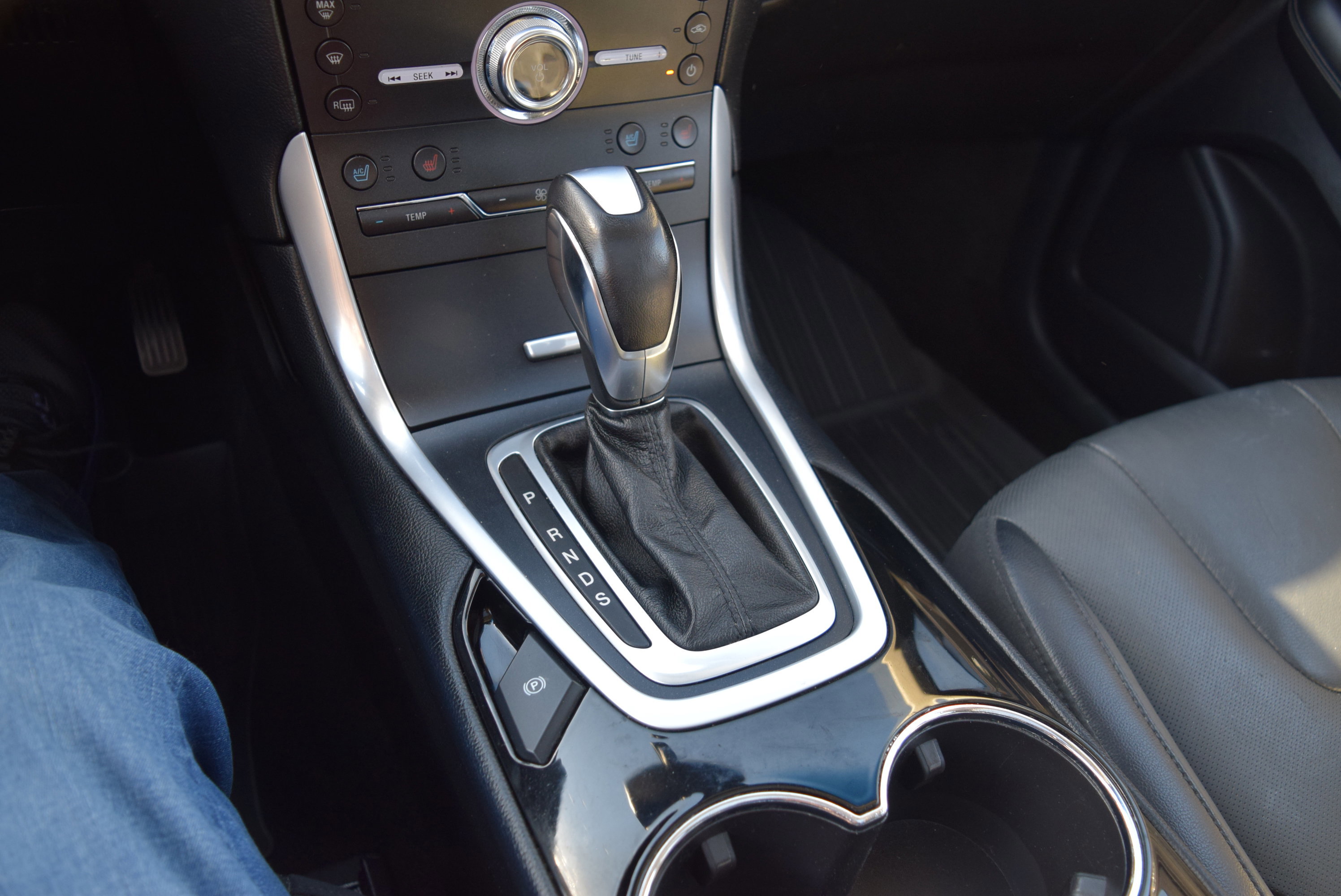 Certified 2018 Ford Edge Titanium w/ Equipment Group 301A image 16