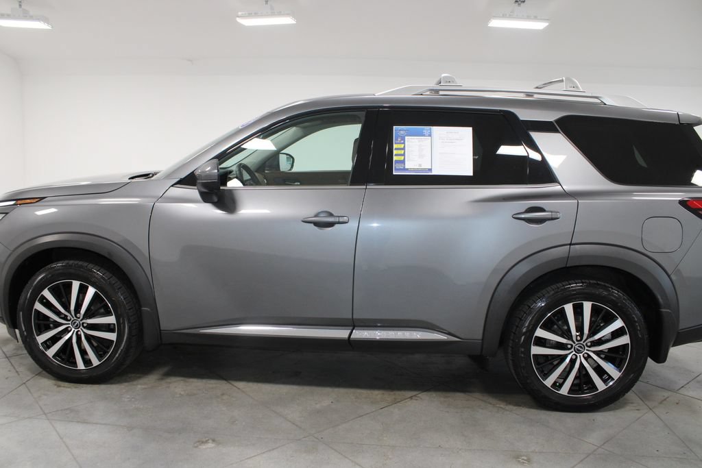 Used 2023 Nissan Pathfinder Platinum AWD/4WD image 7