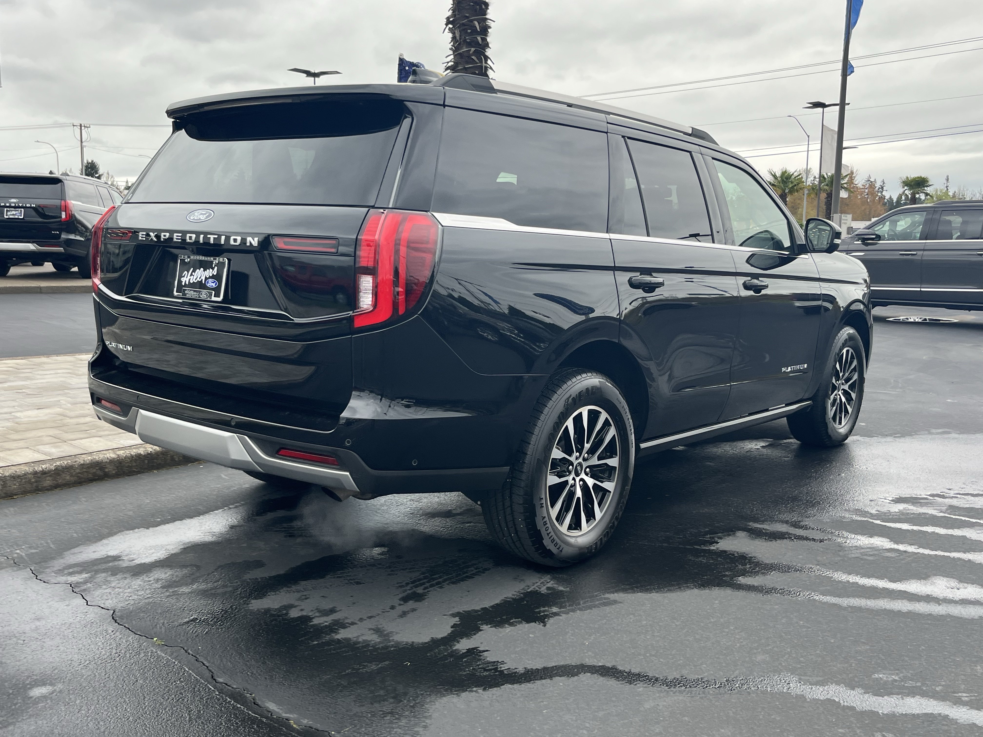 Certified 2025 Ford Expedition Platinum AWD/4WD image 3