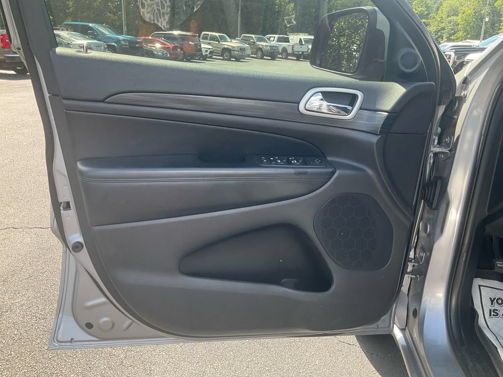 Used 2019 Jeep Grand Cherokee Altitude AWD/4WD image 24