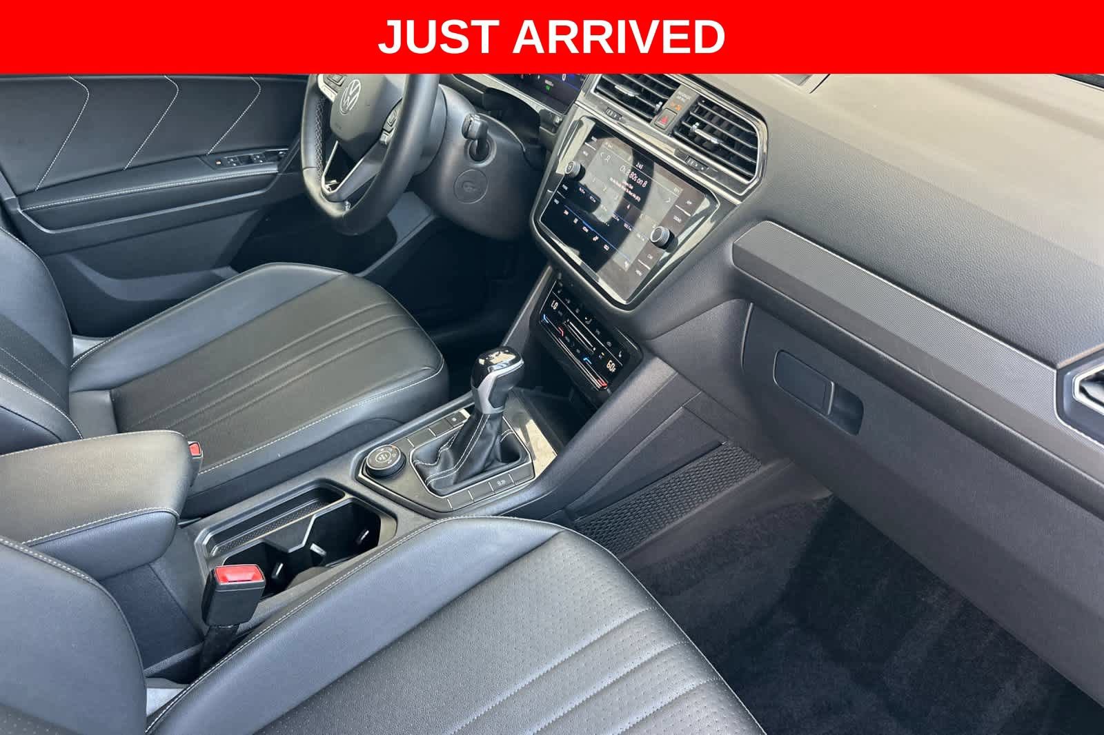 Used 2023 Volkswagen Tiguan SE AWD/4WD image 17