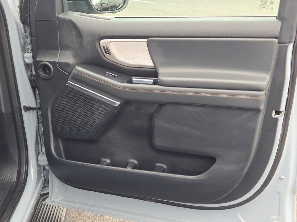 Certified 2025 Ford Expedition Active AWD/4WD image 6
