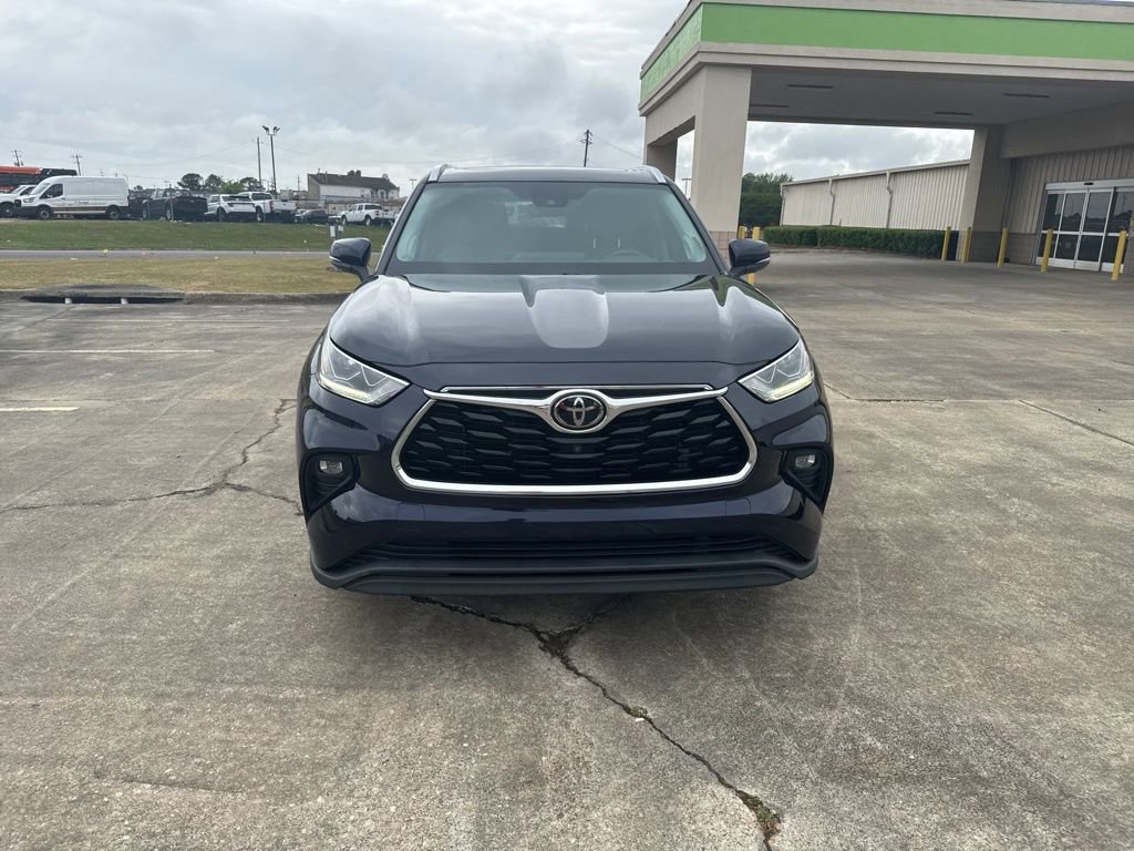 Used 2021 Toyota Highlander Limited FWD image 3