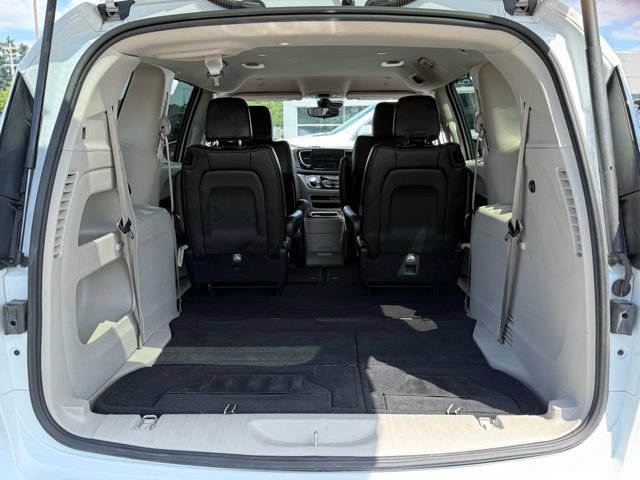 Used 2023 Chrysler Pacifica Touring-L FWD image 19