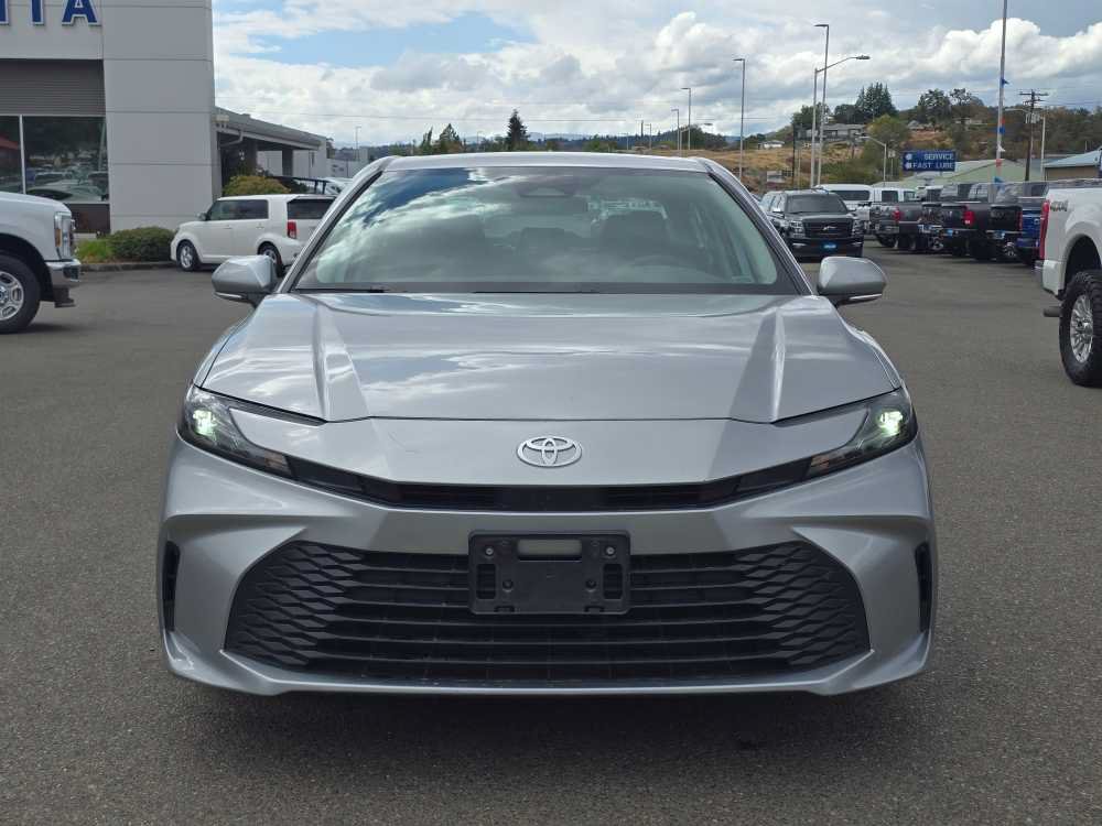 Used 2025 Toyota Camry LE FWD image 5