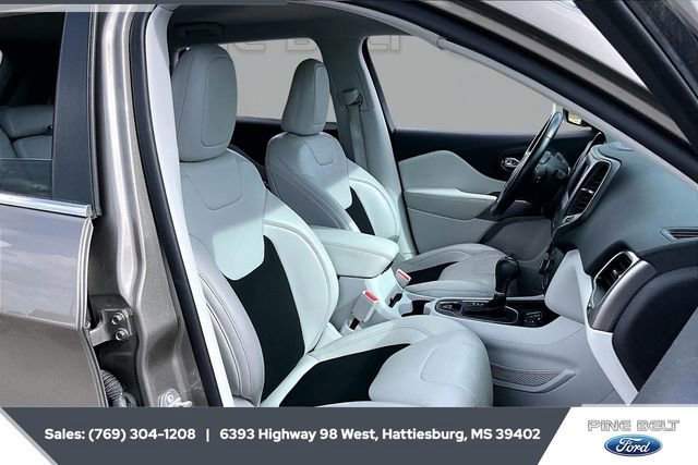 Used 2021 Jeep Cherokee Latitude Plus w/ Mopar Interior Package image 9