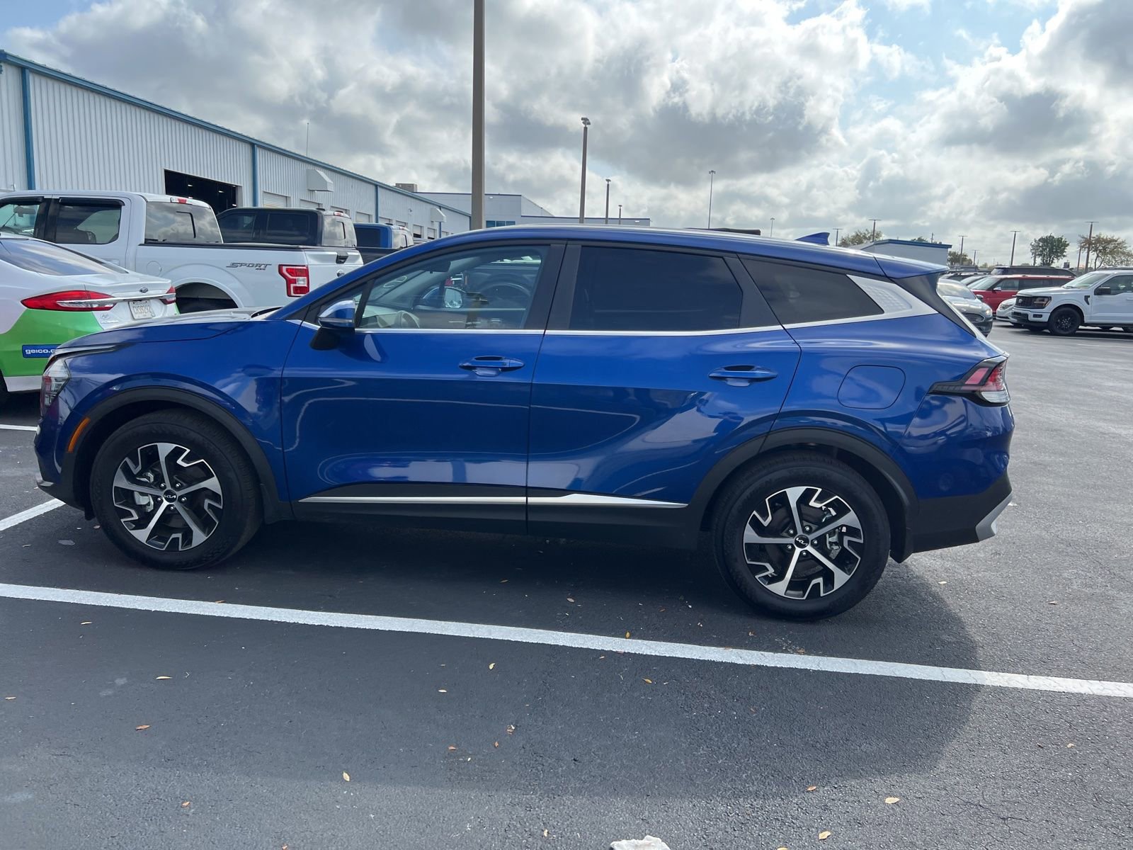 Used 2025 Kia Sportage EX image 5