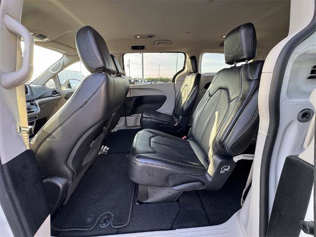 Used 2024 Chrysler Pacifica Touring-L image 15