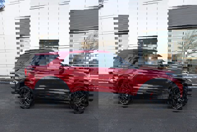 Certified 2025 Ford Explorer ST-Line w/ Premium Package image 5