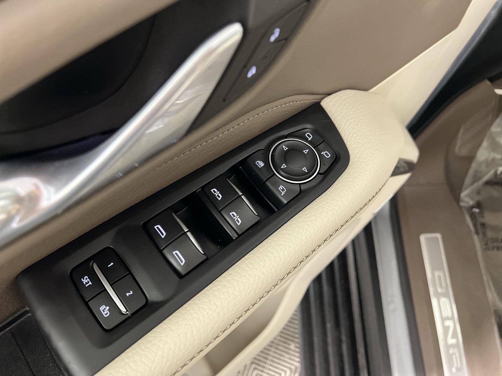 Used 2023 GMC Yukon Denali RWD image 15