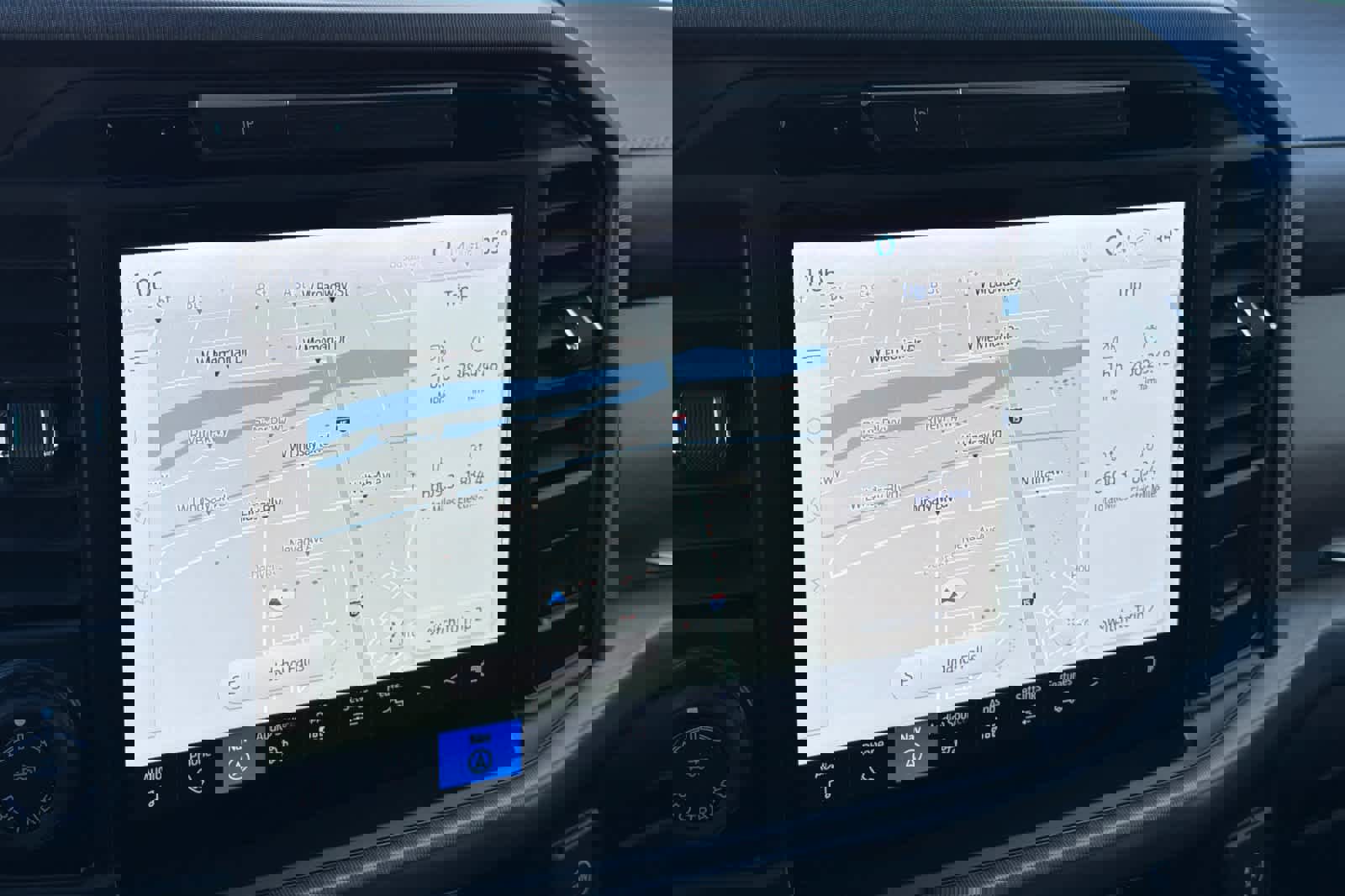 Certified 2025 Ford F150 Platinum w/ Equipment Group 702A High image 18