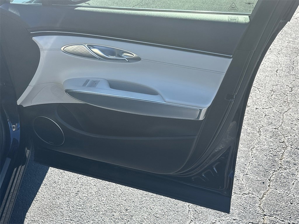 Used 2022 Genesis GV70 2.5T w/ Select Package image 14