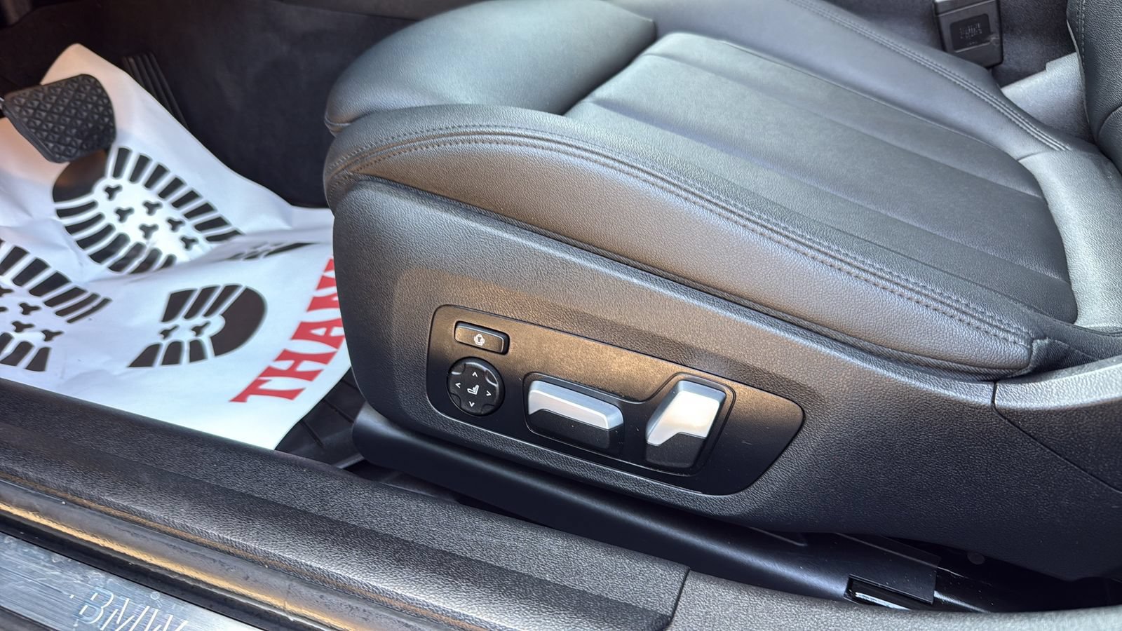 Used 2021 BMW 330i xDrive Sedan AWD/4WD image 9