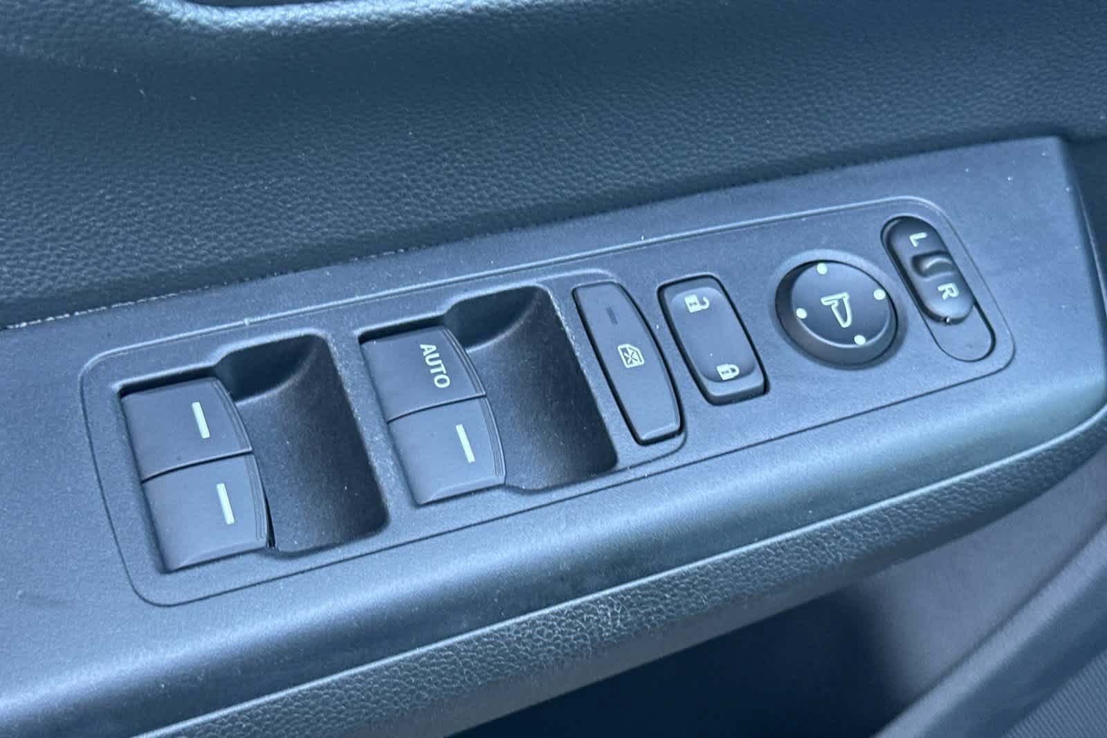 Used 2025 Honda CR-V LX image 14