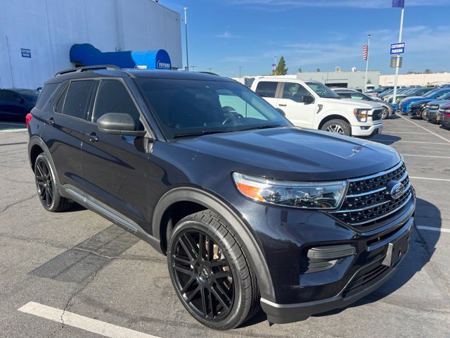 Certified 2020 Ford Explorer XLT w/ Comfort Package AWD/4WD image 4