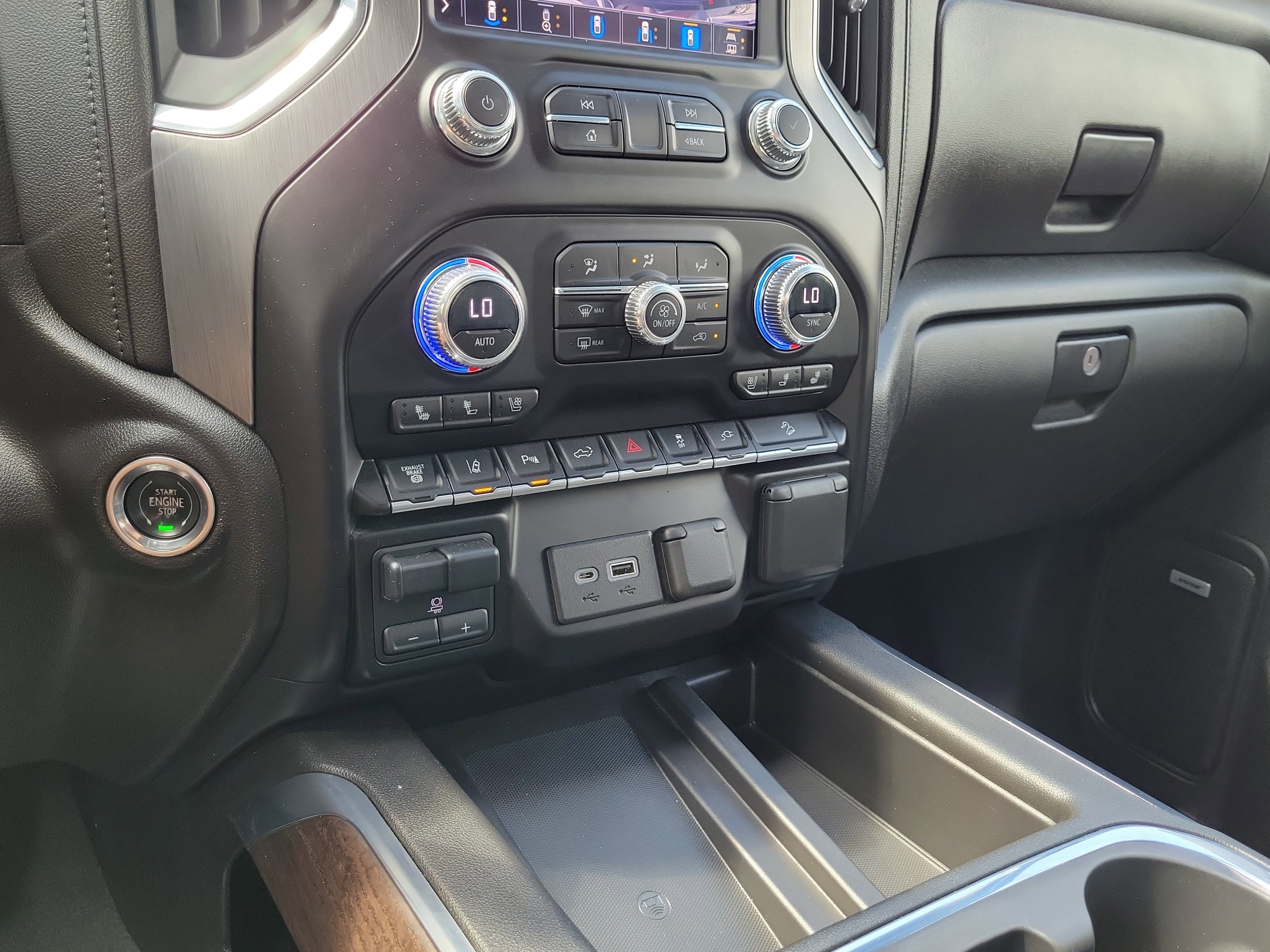 Used 2023 GMC Sierra 2500 Denali w/ Technology Package AWD/4WD image 28