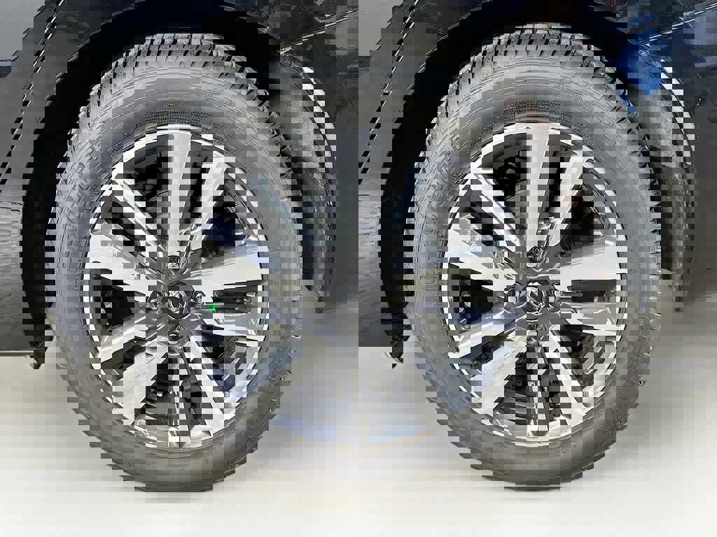 Used 2023 Nissan Versa SV image 11