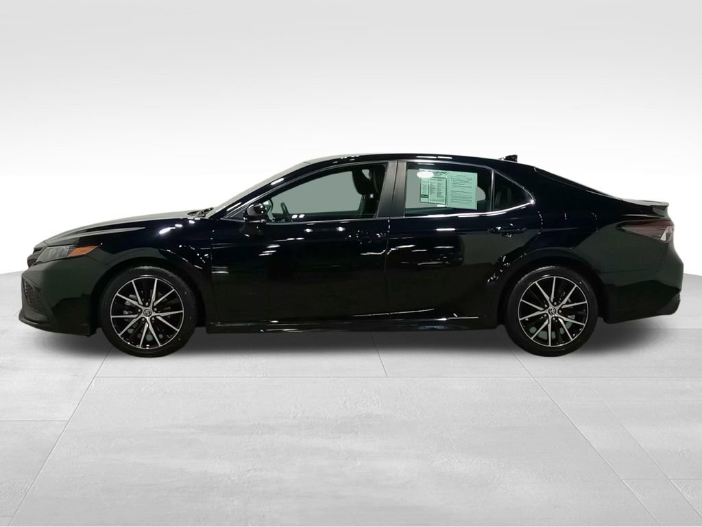 Used 2022 Toyota Camry SE w/ Cold Weather Package FWD image 8