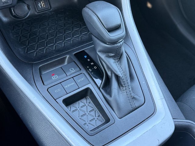 Used 2025 Toyota RAV4 XLE FWD image 19