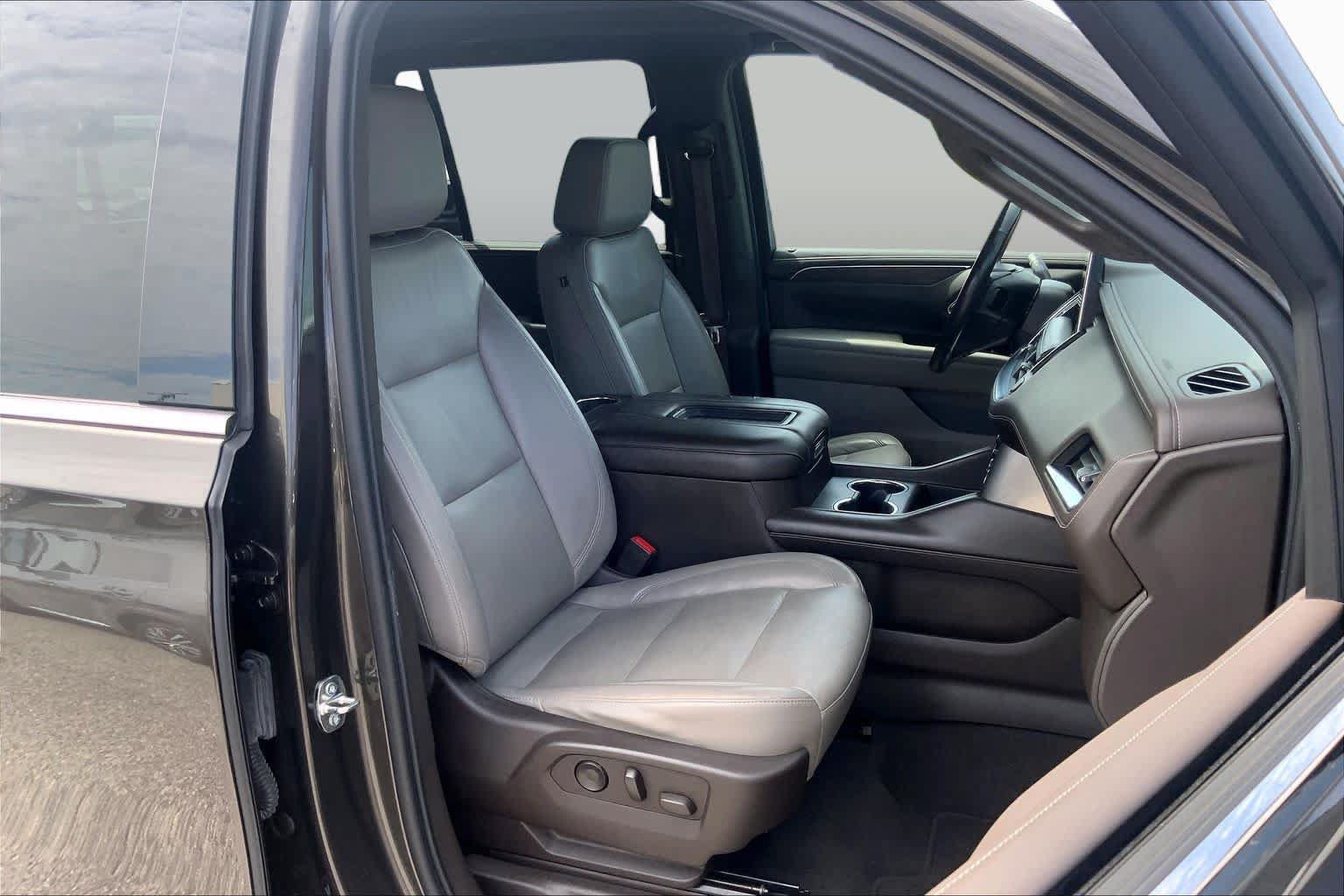 Used 2021 Chevrolet Tahoe LT w/ LT Signature Package RWD image 9