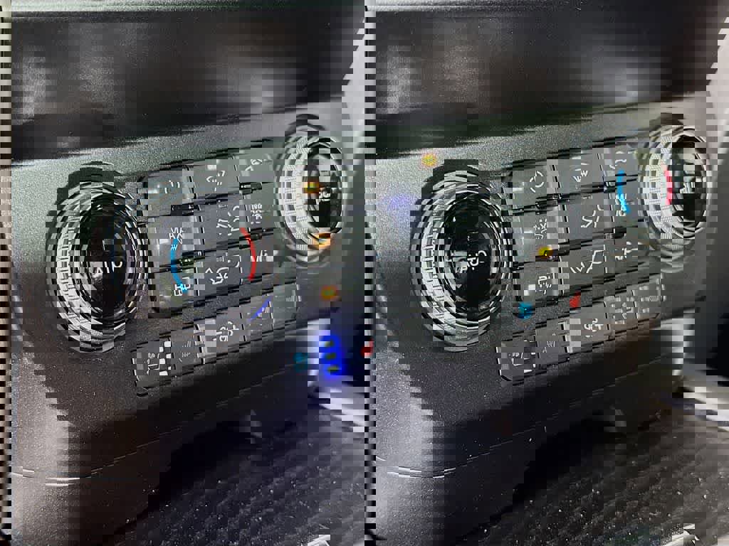 Certified 2020 Ford F150 Platinum w/ Equipment Group 701A Luxury image 21