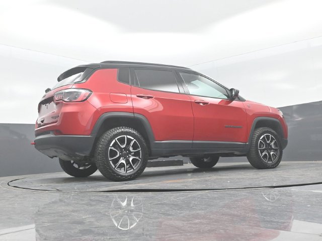 Used 2025 Jeep Compass Trailhawk AWD/4WD image 26