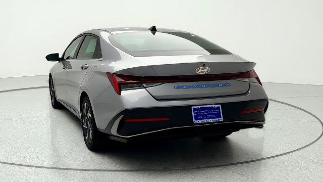 Used 2025 Hyundai Elantra SEL FWD image 6