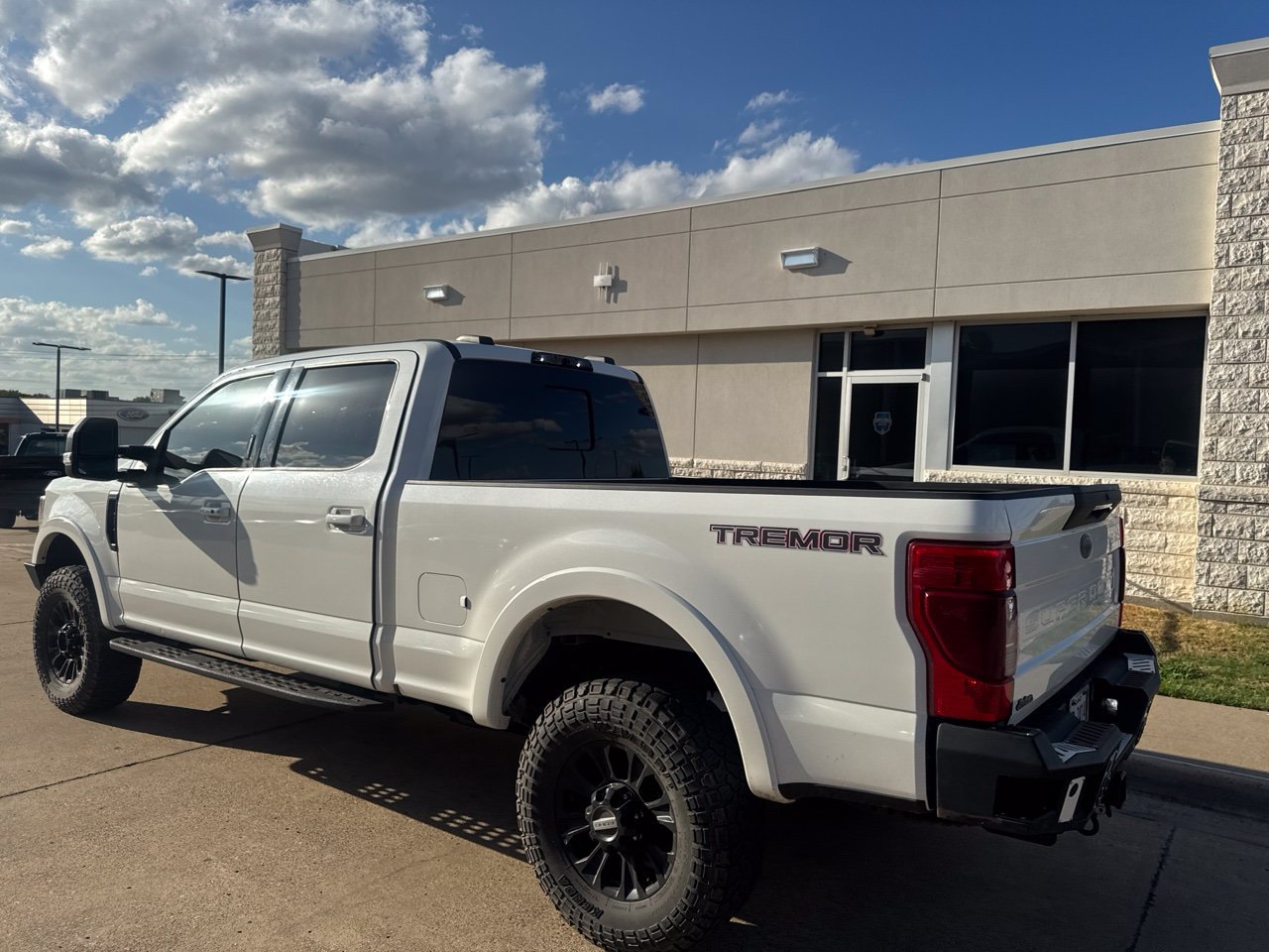 Certified 2020 Ford F250 Lariat w/ Tremor Off-Road Package AWD/4WD image 6