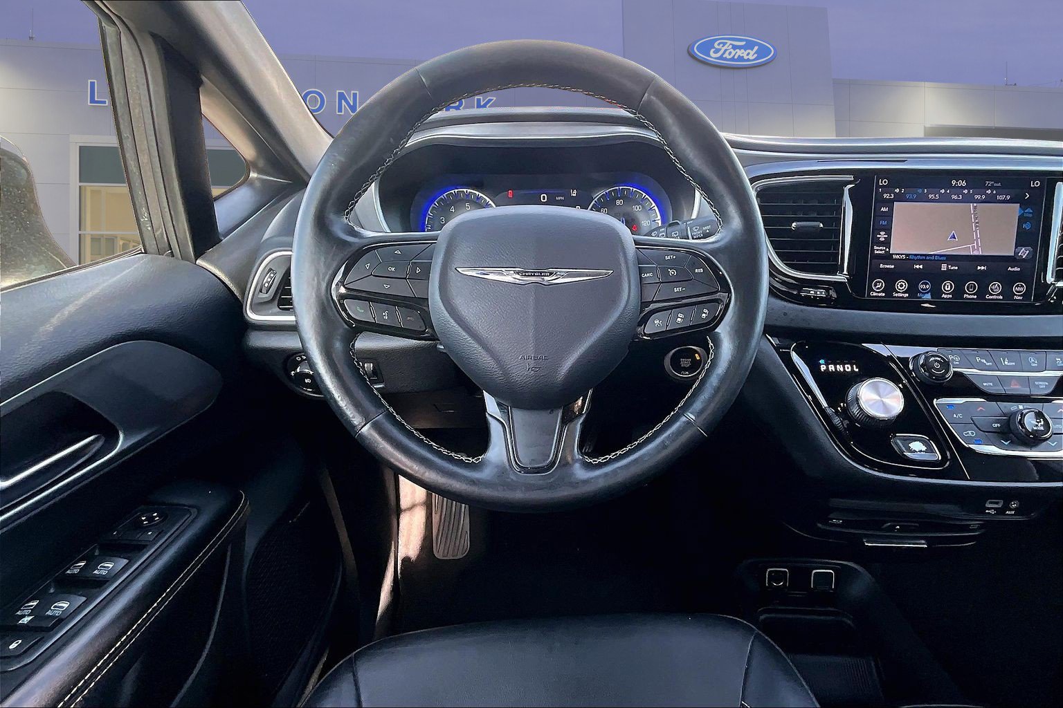 Used 2019 Chrysler Pacifica Touring-L Plus w/ Advanced Safetytec Group FWD image 8