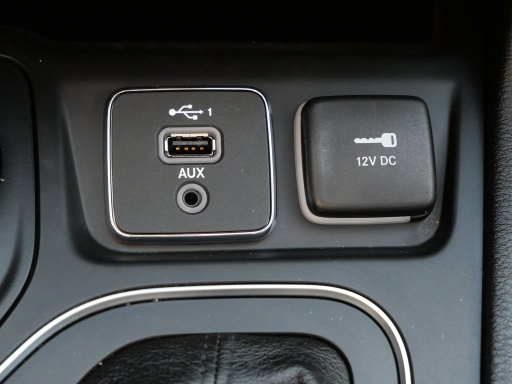 Used 2020 Jeep Cherokee Latitude w/ Safety Group AWD/4WD image 22