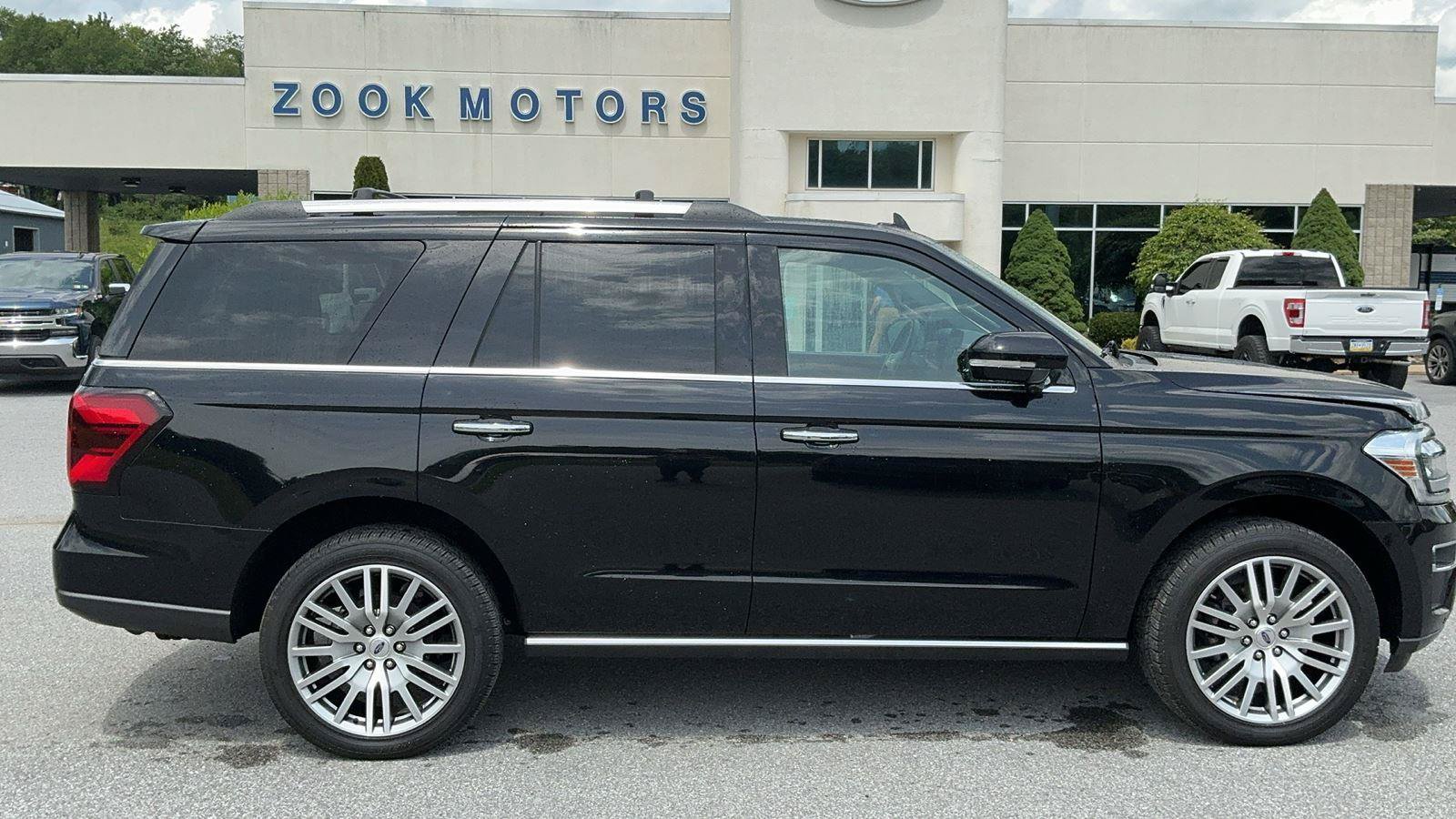 Certified 2023 Ford Expedition Limited AWD/4WD image 5
