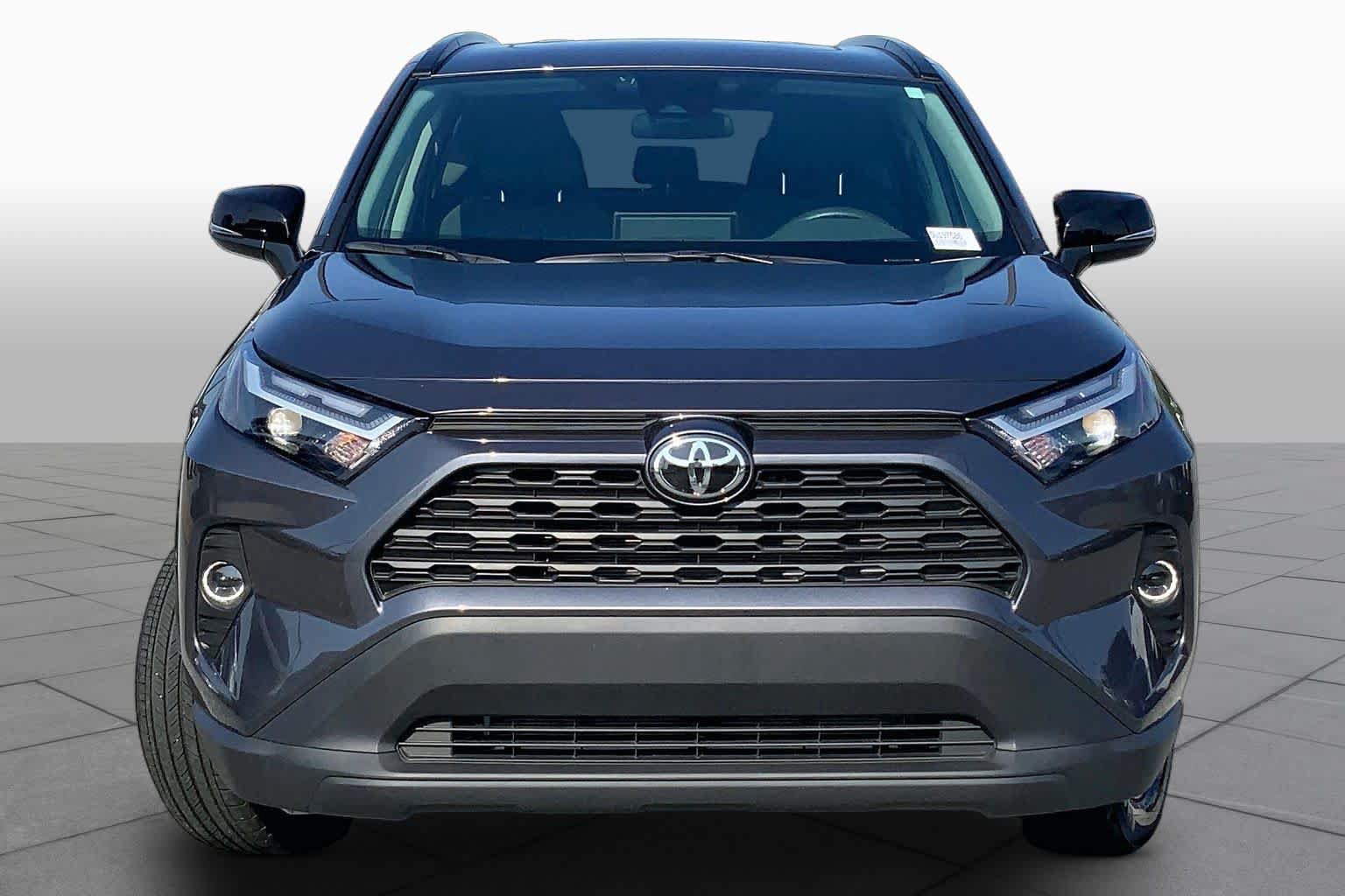 Used 2025 Toyota RAV4 XLE w/ Convenience Package AWD/4WD image 4
