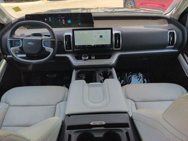 Certified 2025 Ford Expedition Platinum w/ Driver's Package AWD/4WD image 15