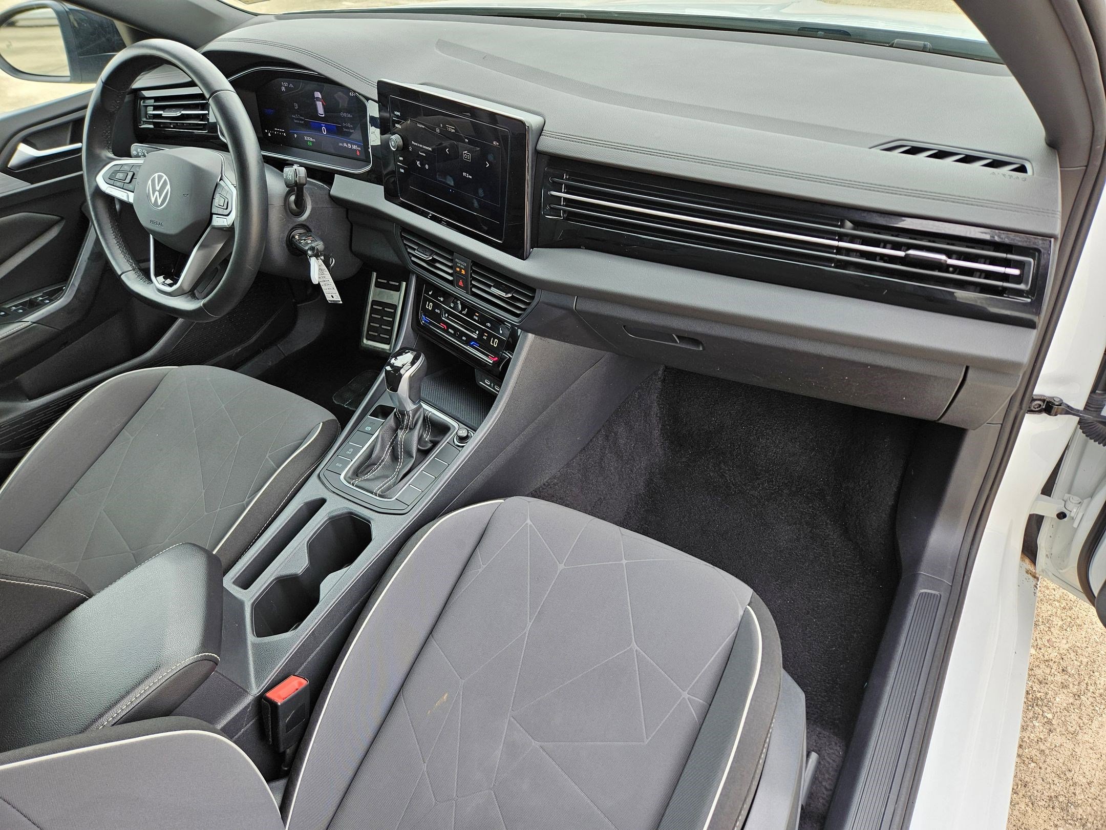 Used 2025 Volkswagen Jetta Sport FWD image 31