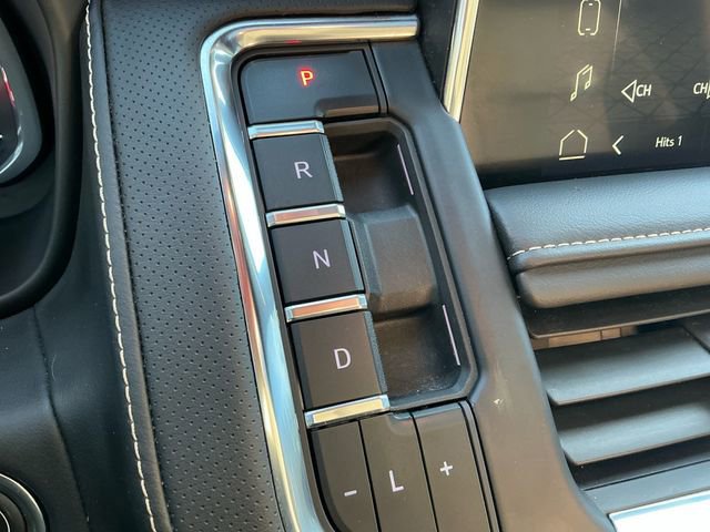 Used 2023 GMC Yukon XL SLT w/ SLT Premium Package image 24