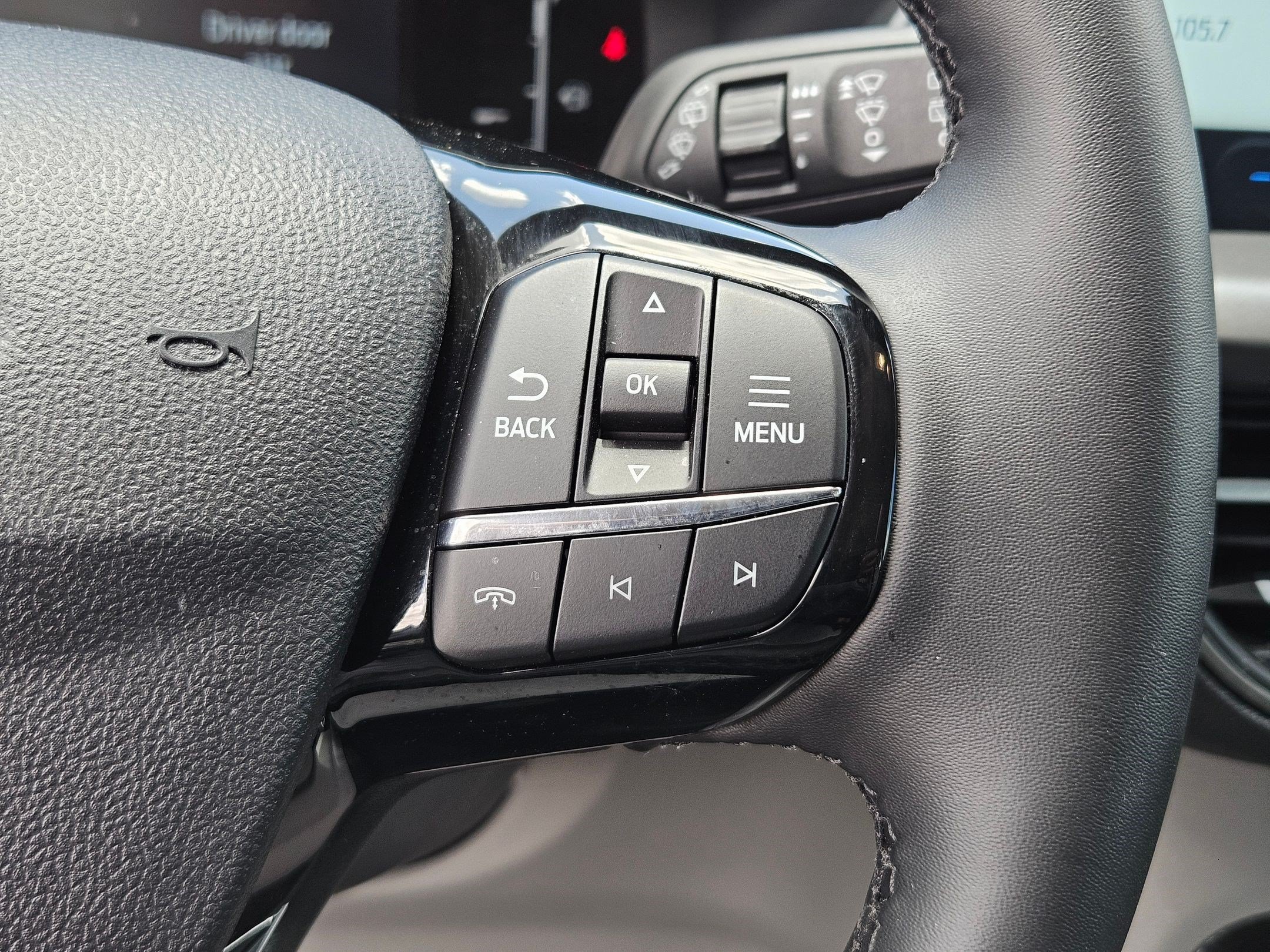 Certified 2025 Ford Escape SE FWD image 20
