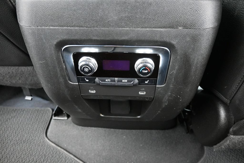 Used 2023 GMC Yukon Denali RWD image 12