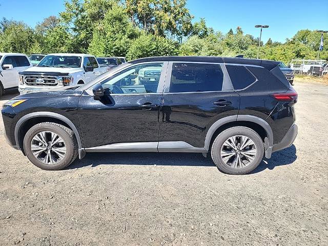 Used 2023 Nissan Rogue SV image 2