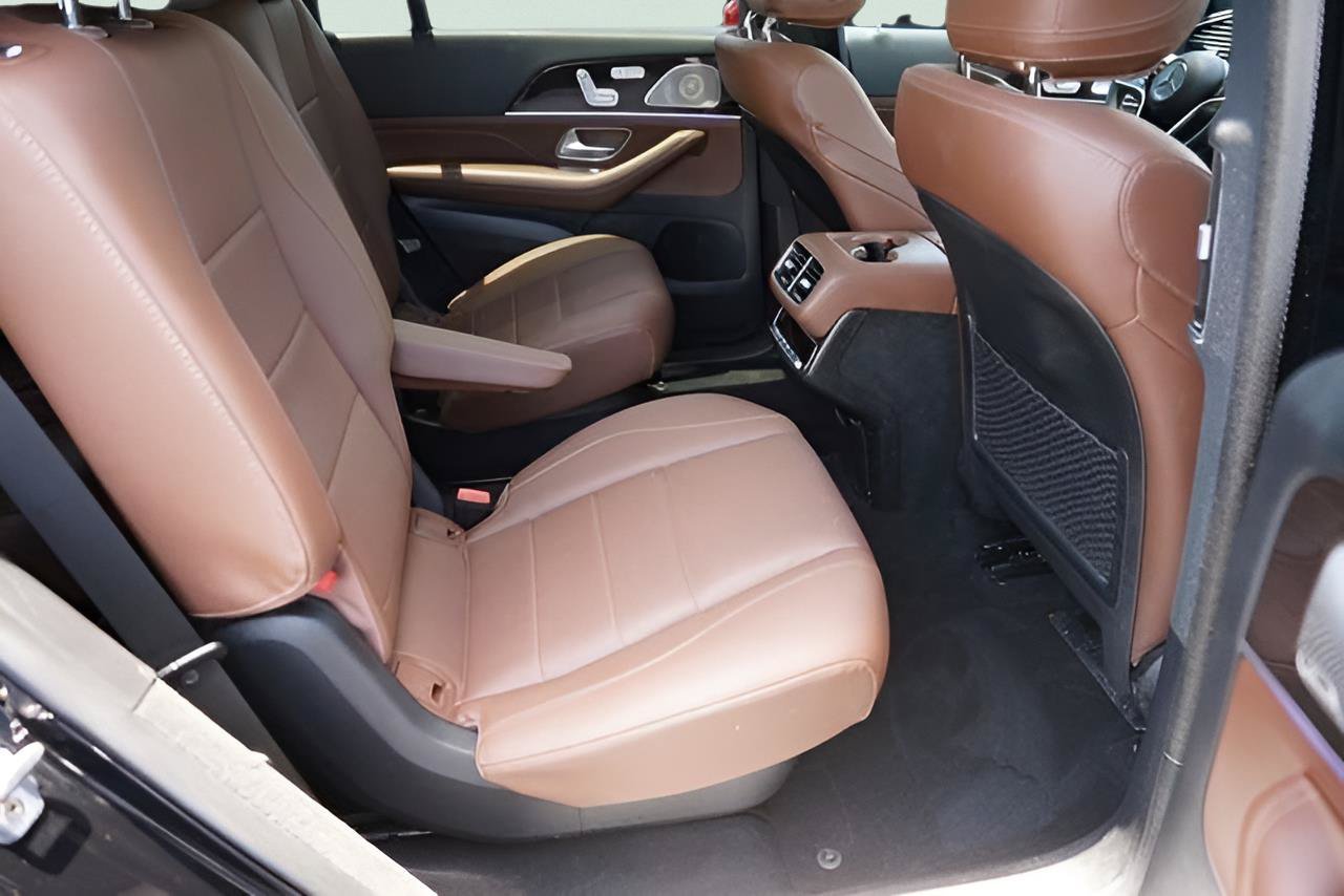 Used 2025 Mercedes-Benz GLS 450 4MATIC image 18