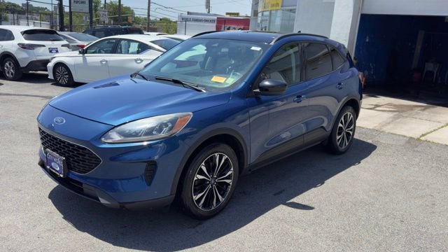 Certified 2022 Ford Escape SE w/ SE Sport Appearance Package AWD/4WD image 1