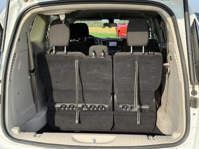 Used 2022 Chrysler Voyager LX FWD image 6