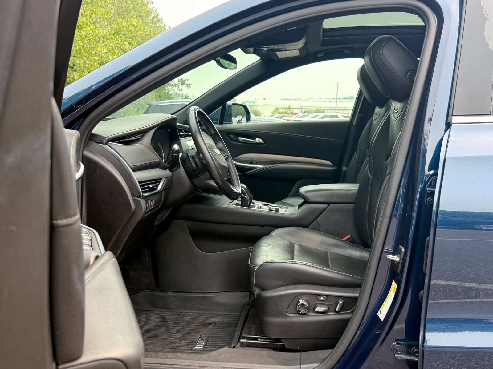 Used 2019 Cadillac XT4 Premium Luxury AWD/4WD image 18