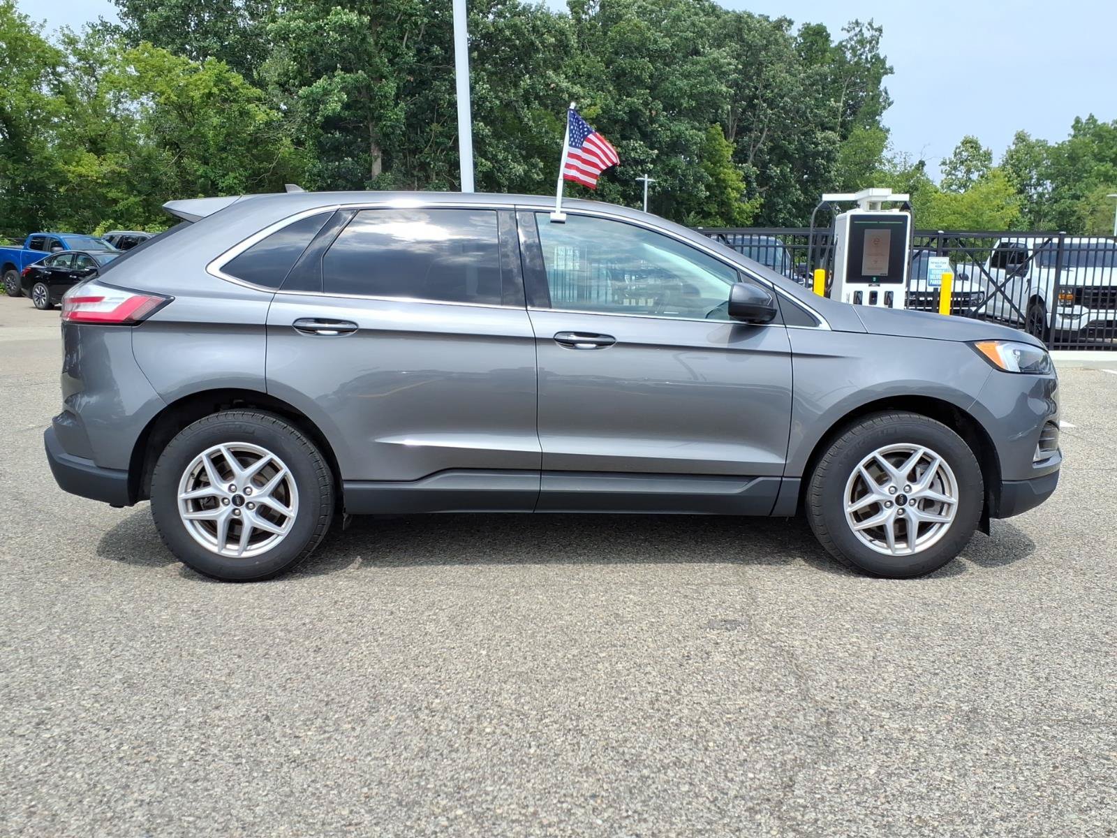 Certified 2023 Ford Edge SEL w/ Convenience Package AWD/4WD image 9