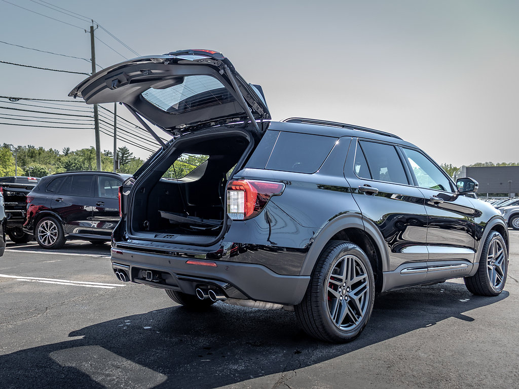 Certified 2025 Ford Explorer ST AWD/4WD image 8
