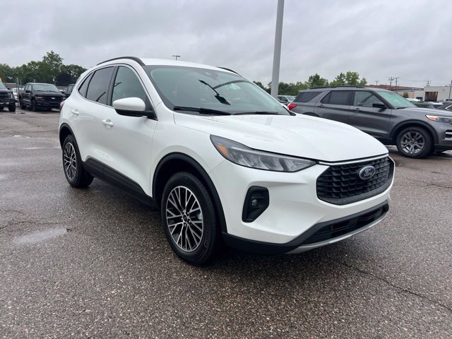 Certified 2026 Ford Escape SE FWD image 3