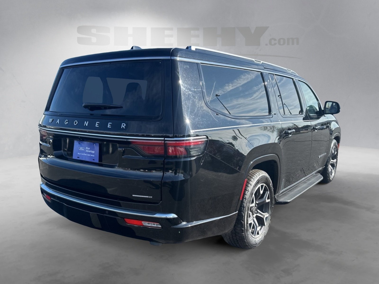 Used 2024 Jeep Wagoneer L Series III w/ Flexible Seating Group image 5