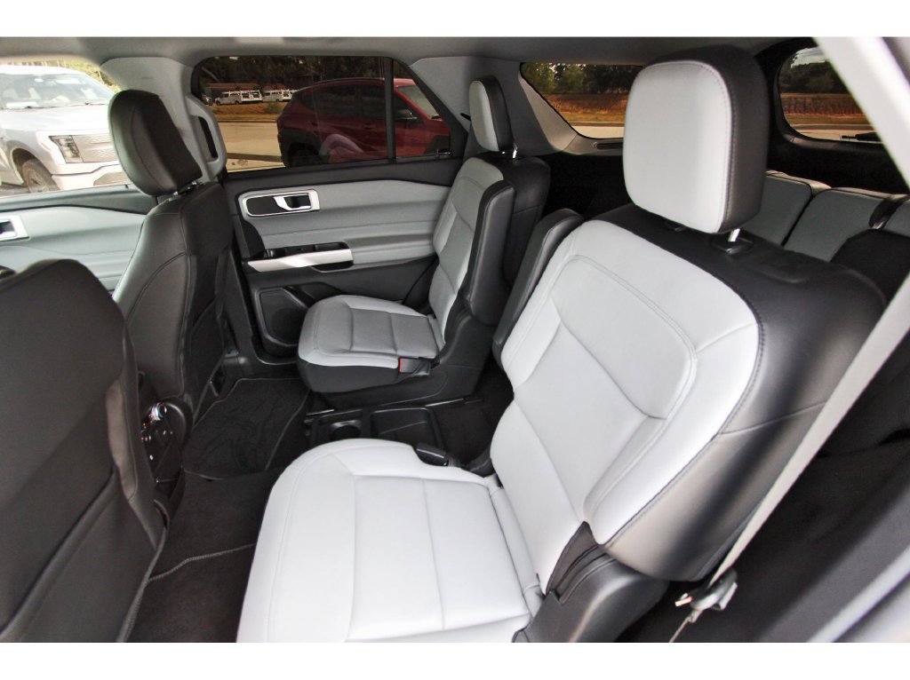 Certified 2021 Ford Explorer XLT w/ Equipment Group 202A RWD image 13