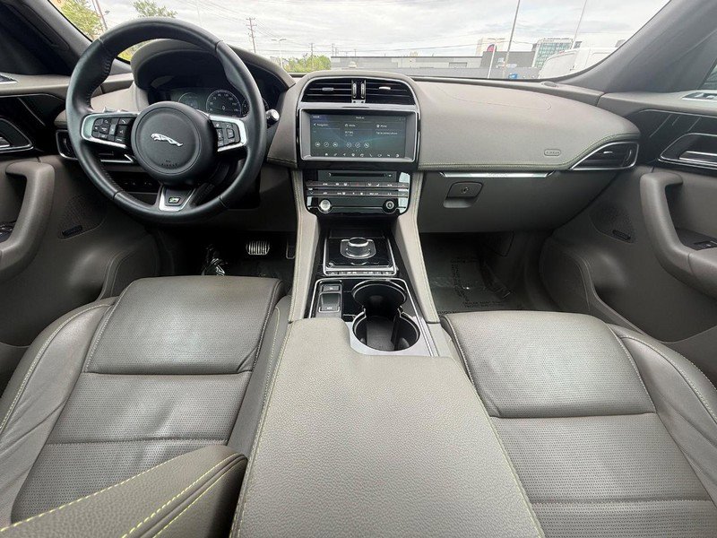 Used 2017 Jaguar F-PACE R-Sport AWD/4WD image 16
