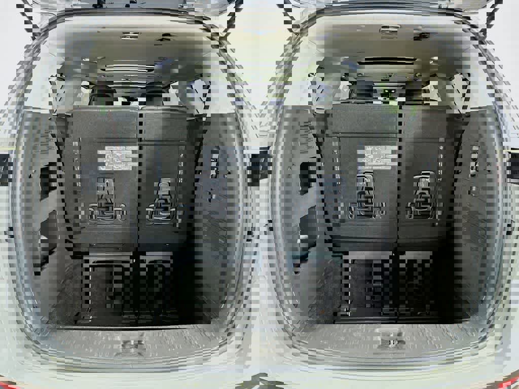 Used 2023 Kia Carnival SX Prestige image 24