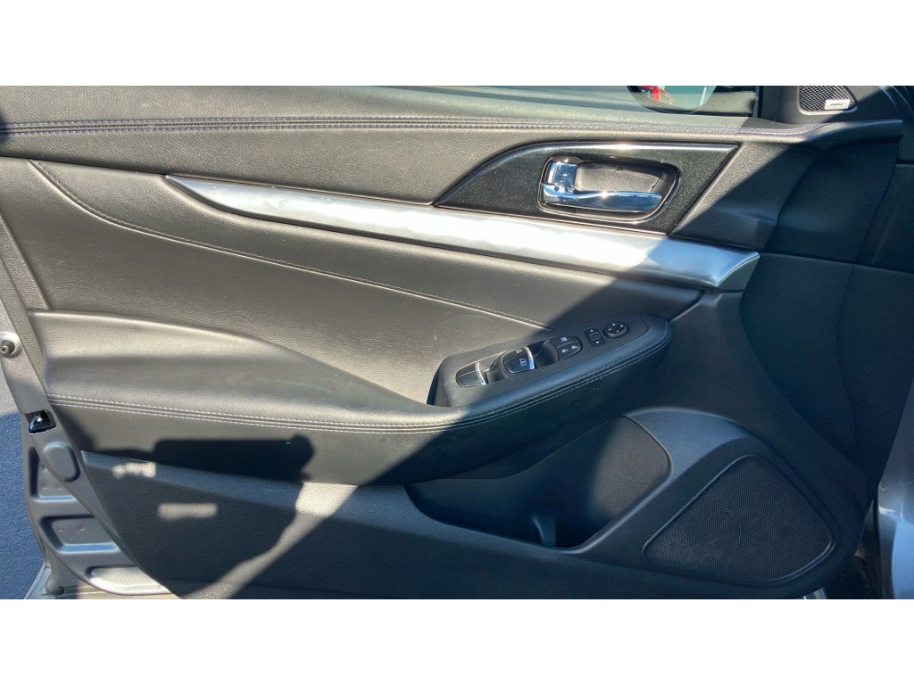 Used 2018 Nissan Maxima SR image 18